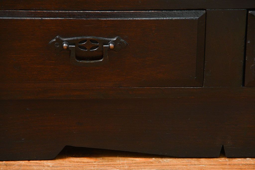 アンティーク家具　アンティーク 古い栓材の小振りな丸窓本箱(ブックケース、収納棚)