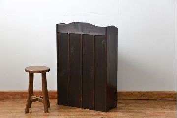 アンティーク家具　アンティーク 古い栓材の小振りな丸窓本箱(ブックケース、収納棚)