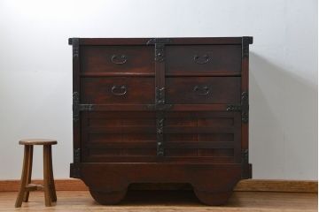 アンティーク家具　古民具・骨董 極厚金具の三国車箪笥(帳場箪笥、船箪笥)