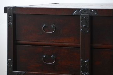 アンティーク家具　古民具・骨董 極厚金具の三国車箪笥(帳場箪笥、船箪笥)