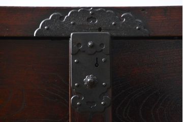 アンティーク家具　古民具・骨董 極厚金具の三国車箪笥(帳場箪笥、船箪笥)