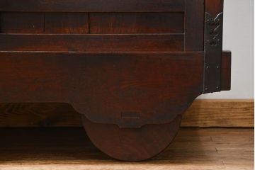 アンティーク家具　古民具・骨董 極厚金具の三国車箪笥(帳場箪笥、船箪笥)