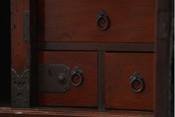 アンティーク家具　古民具・骨董 極厚金具の三国車箪笥(帳場箪笥、船箪笥)