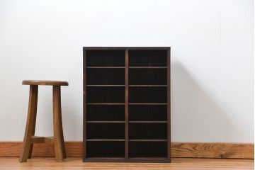 アンティーク家具　アンティーク 古い木の小振りな書類棚(マス目棚、収納棚、飾り棚)