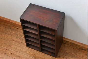 アンティーク家具　アンティーク 古い木の小振りな書類棚(マス目棚、収納棚、飾り棚)