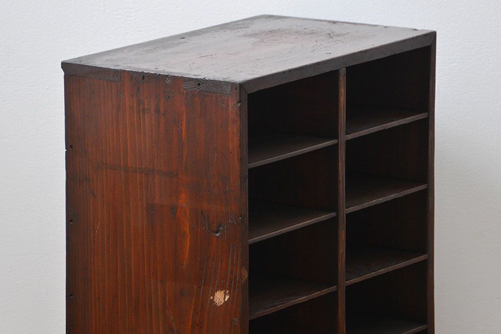 アンティーク家具　アンティーク 古い木の小振りな書類棚(マス目棚、収納棚、飾り棚)