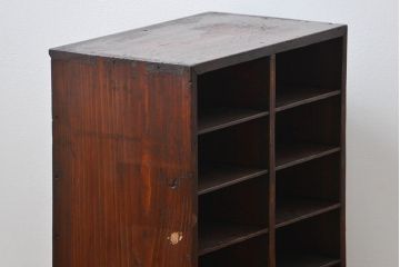 アンティーク家具　アンティーク 古い木の小振りな書類棚(マス目棚、収納棚、飾り棚)