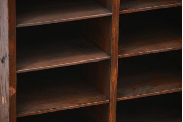 アンティーク家具　アンティーク 古い木の小振りな書類棚(マス目棚、収納棚、飾り棚)