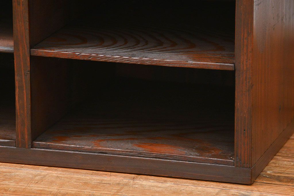 アンティーク家具　アンティーク 古い木の小振りな書類棚(マス目棚、収納棚、飾り棚)