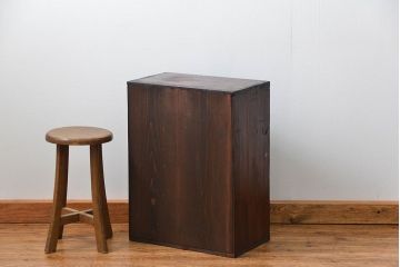 アンティーク家具　アンティーク 古い木の小振りな書類棚(マス目棚、収納棚、飾り棚)