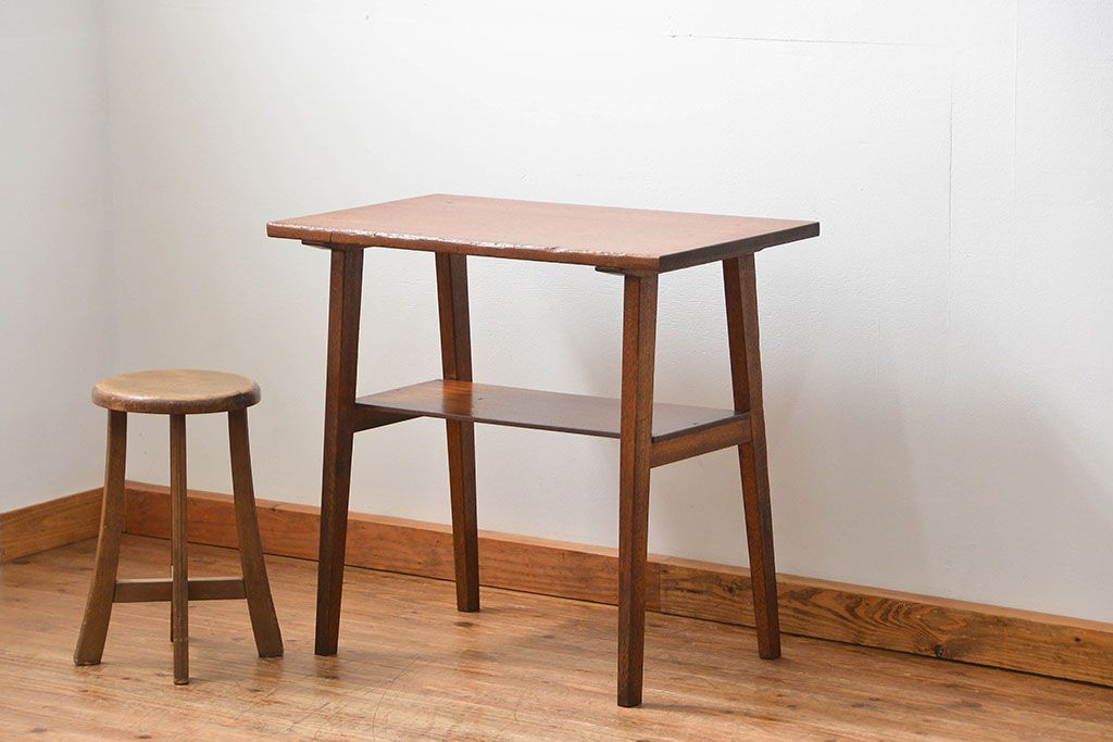 レトロ家具　アンティーク レトロなデザインのサイドテーブル(机)