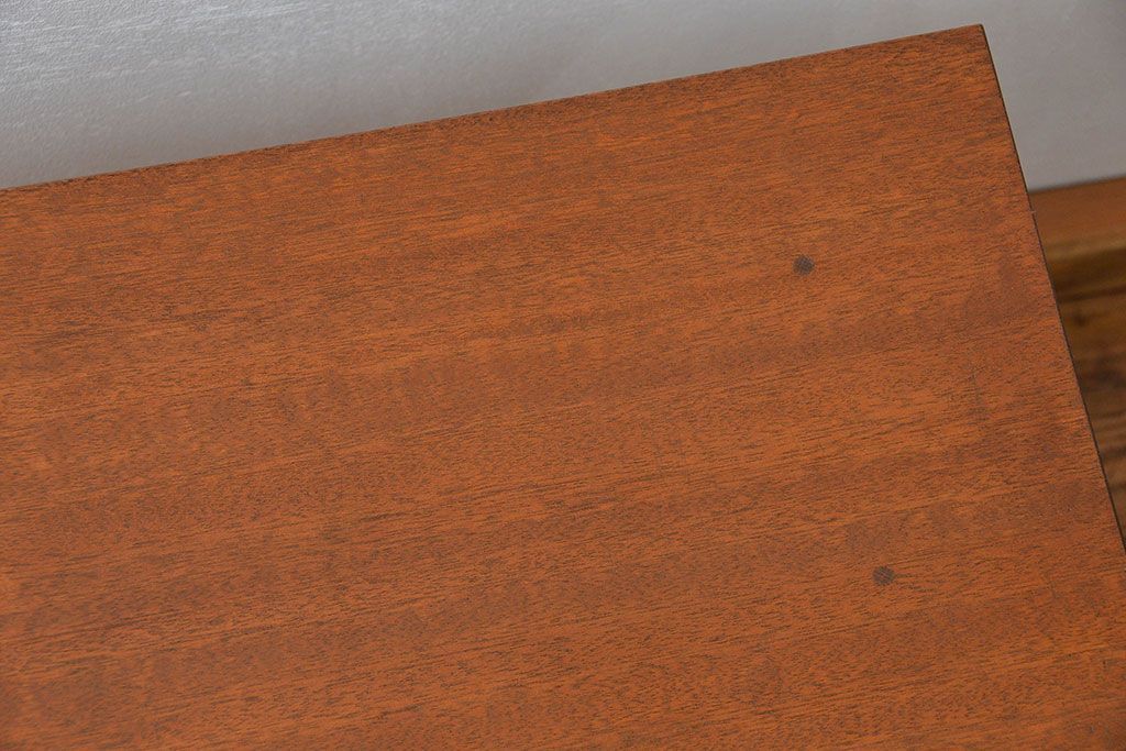 レトロ家具　アンティーク レトロなデザインのサイドテーブル(机)