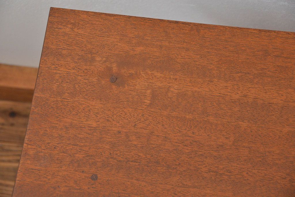 レトロ家具　アンティーク レトロなデザインのサイドテーブル(机)