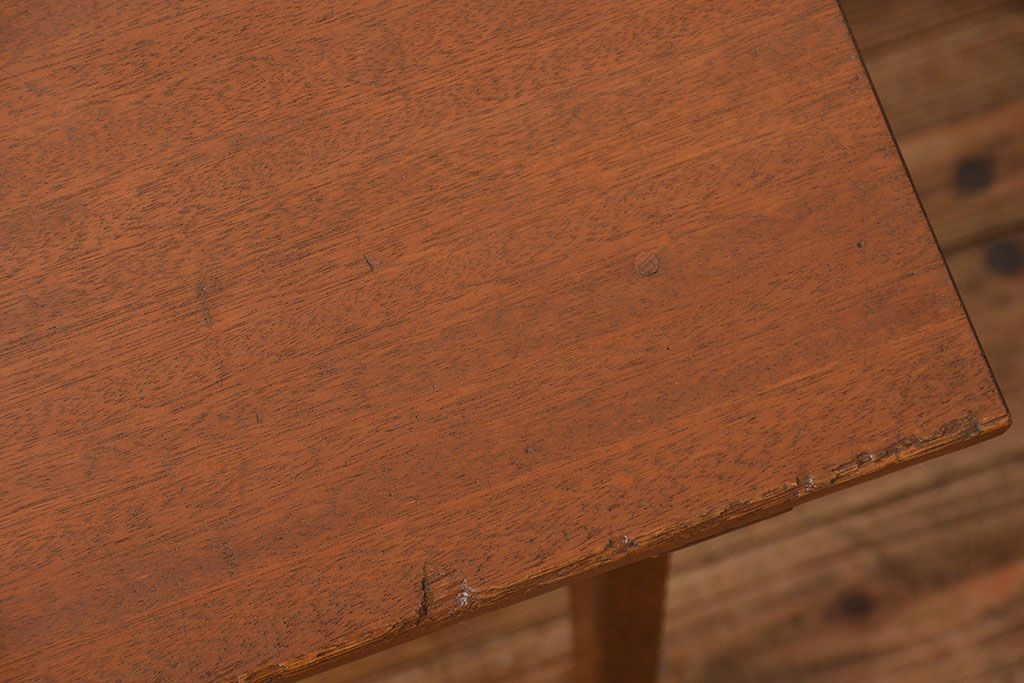 レトロ家具　アンティーク レトロなデザインのサイドテーブル(机)