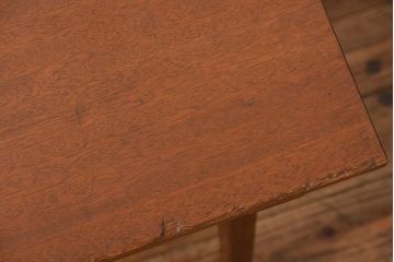 レトロ家具　アンティーク レトロなデザインのサイドテーブル(机)