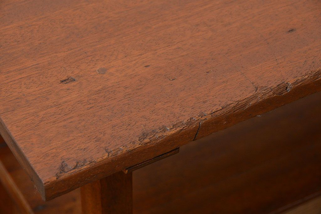 レトロ家具　アンティーク レトロなデザインのサイドテーブル(机)