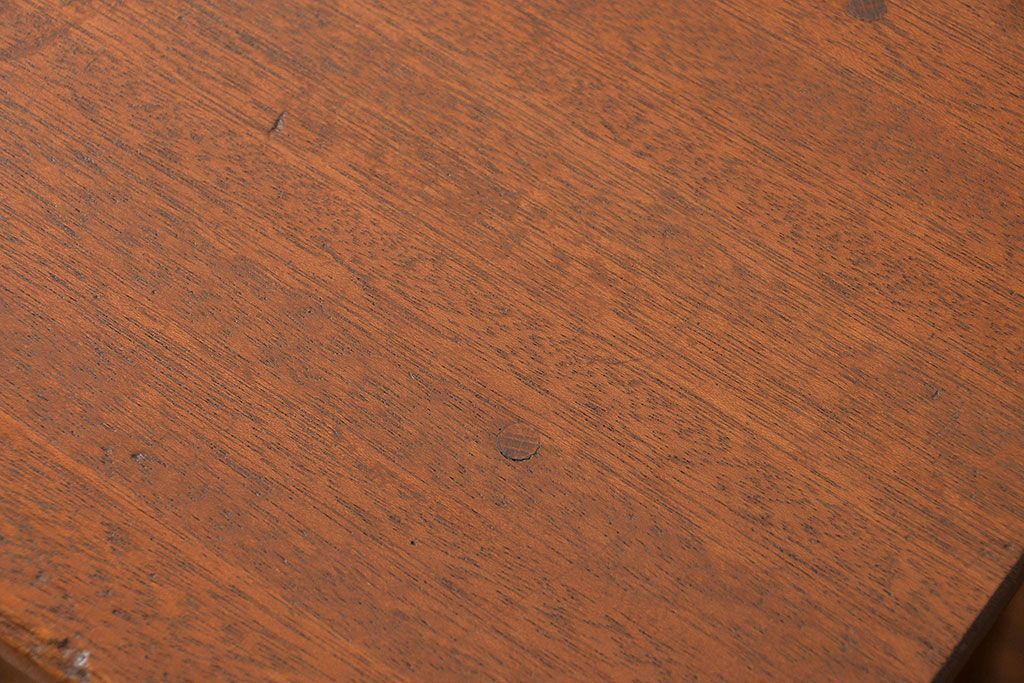 レトロ家具　アンティーク レトロなデザインのサイドテーブル(机)