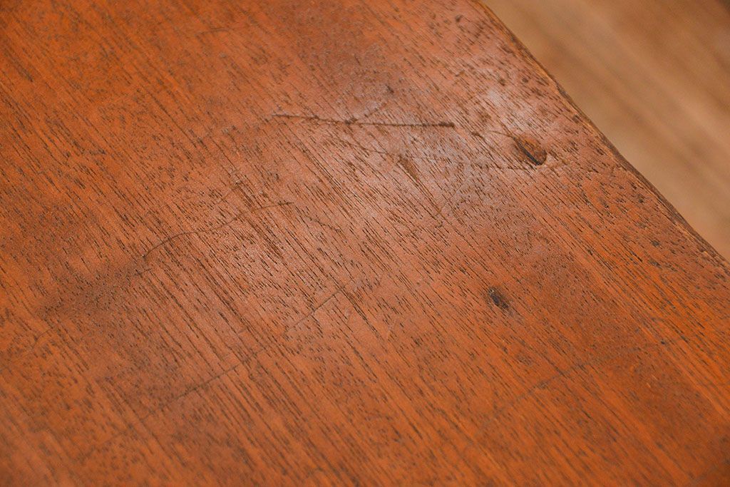 レトロ家具　アンティーク レトロなデザインのサイドテーブル(机)