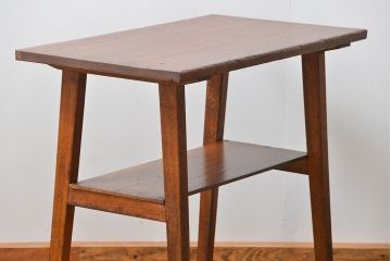 レトロ家具　アンティーク レトロなデザインのサイドテーブル(机)