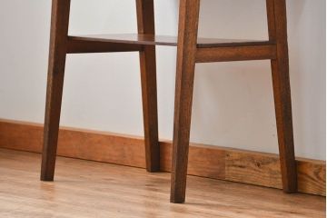 レトロ家具　アンティーク レトロなデザインのサイドテーブル(机)