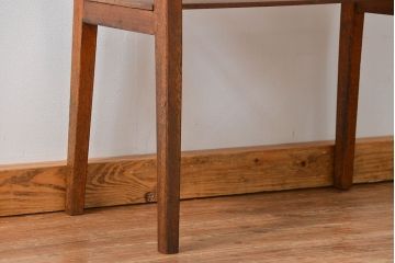 レトロ家具　アンティーク レトロなデザインのサイドテーブル(机)