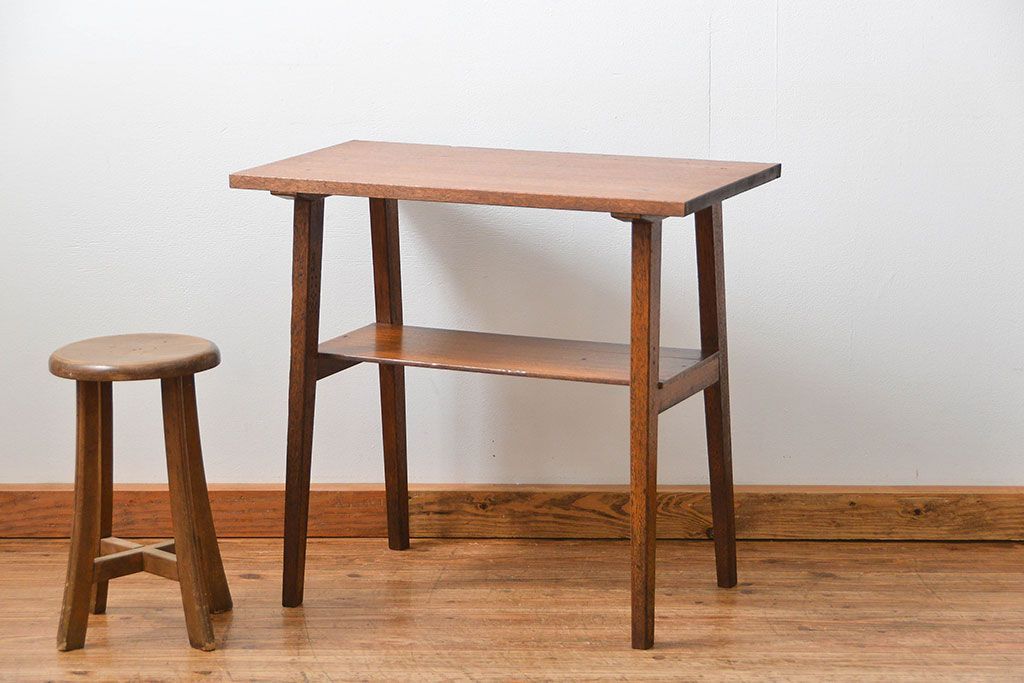 レトロ家具　アンティーク レトロなデザインのサイドテーブル(机)