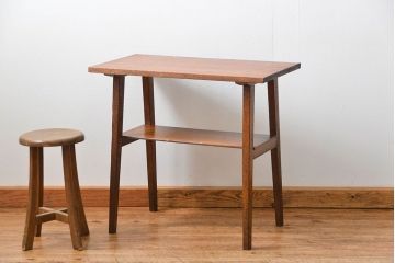 レトロ家具　アンティーク レトロなデザインのサイドテーブル(机)