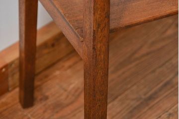 レトロ家具　アンティーク レトロなデザインのサイドテーブル(机)