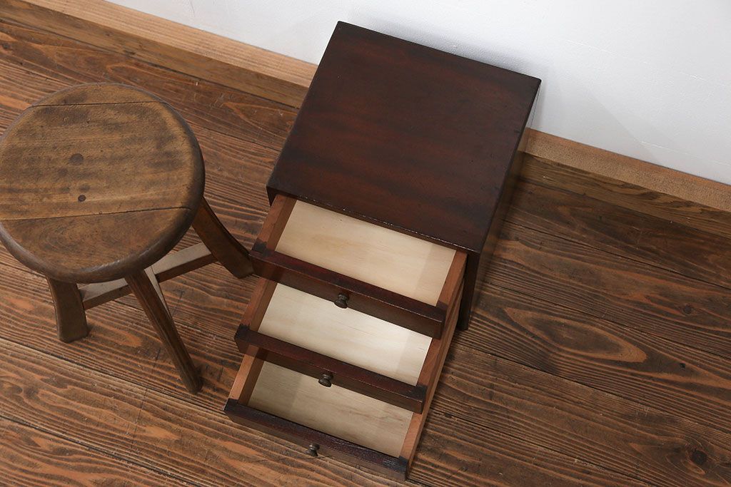 レトロ家具　昭和レトロ 古い木のシンプルなアンティーク三段小引き出し