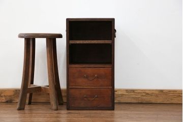 アンティーク家具　アンティーク 古い木の飾り棚付き二段小引き出し
