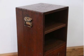 アンティーク家具　アンティーク 古い木の飾り棚付き二段小引き出し