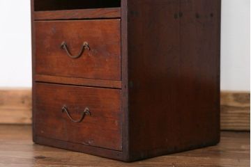 アンティーク家具　アンティーク 古い木の飾り棚付き二段小引き出し