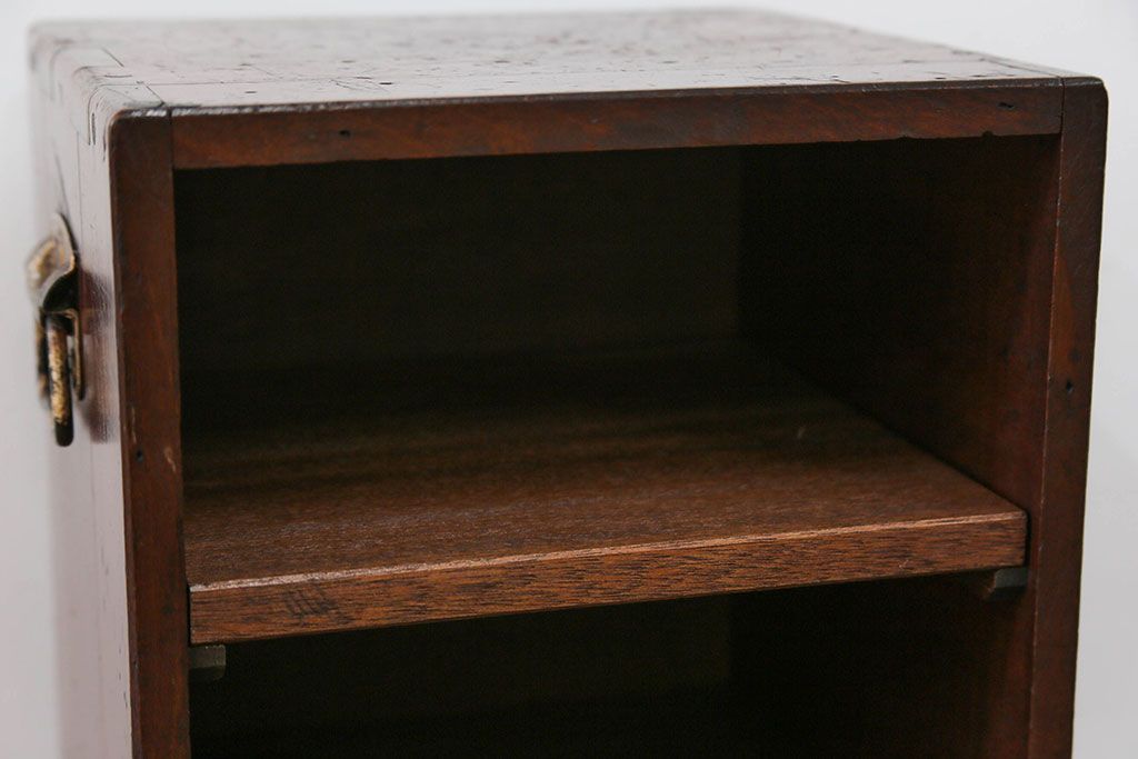 アンティーク家具　アンティーク 古い木の飾り棚付き二段小引き出し