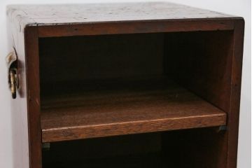 アンティーク家具　アンティーク 古い木の飾り棚付き二段小引き出し