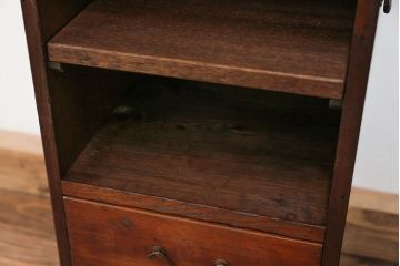 アンティーク家具　アンティーク 古い木の飾り棚付き二段小引き出し