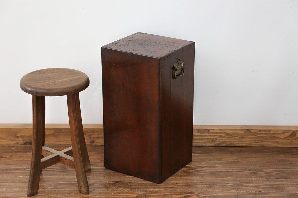 アンティーク家具　アンティーク 古い木の飾り棚付き二段小引き出し