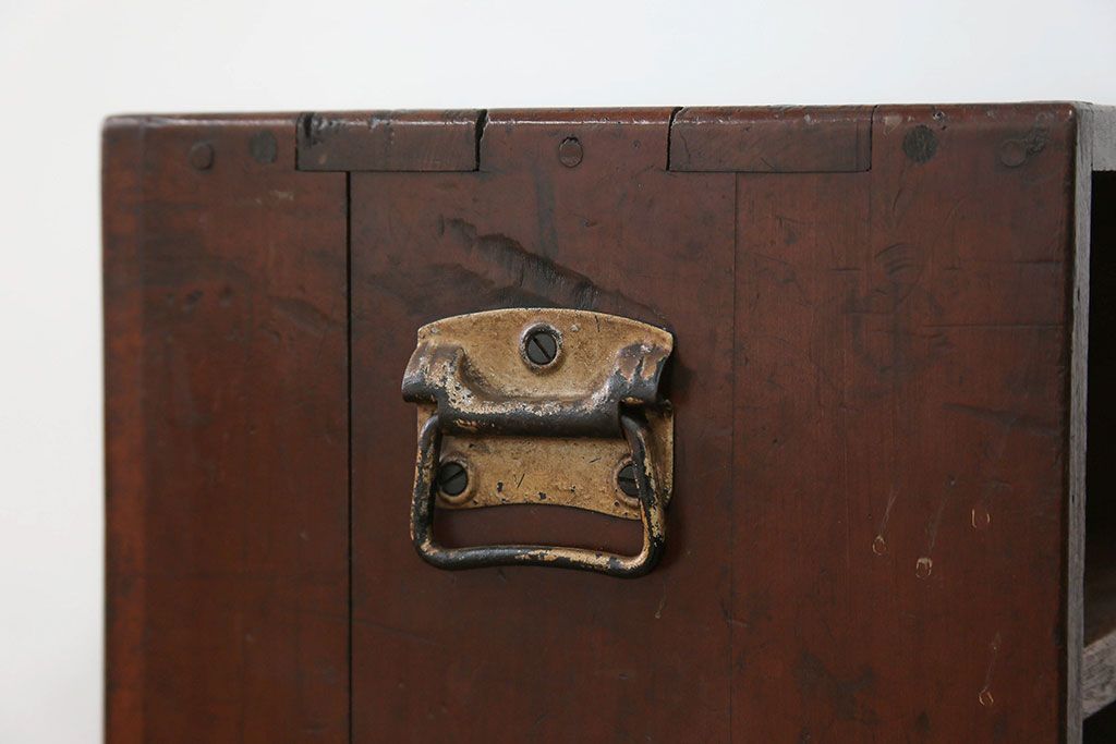 アンティーク家具　アンティーク 古い木の飾り棚付き二段小引き出し