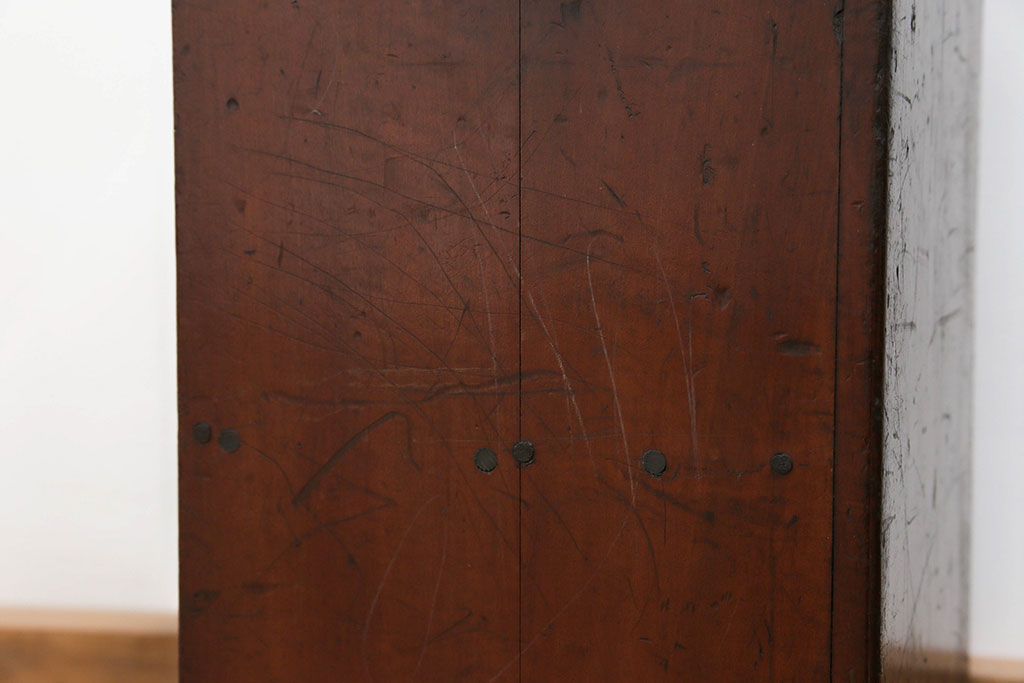 アンティーク家具　アンティーク 古い木の飾り棚付き二段小引き出し