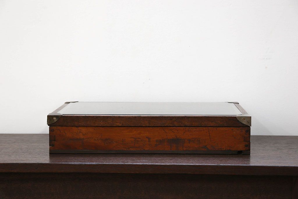 アンティーク雑貨　アンティーク 古い木のコレクションボックス (ガラスケース、飾り棚)