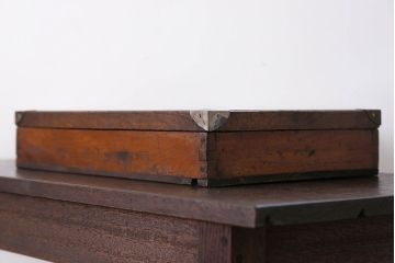 アンティーク雑貨　アンティーク 古い木のコレクションボックス (ガラスケース、飾り棚)