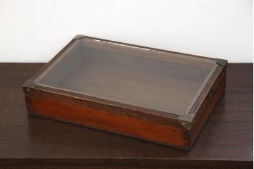 アンティーク雑貨　アンティーク 古い木のコレクションボックス (ガラスケース、飾り棚)