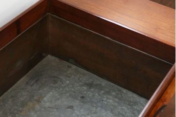 アンティーク雑貨　古民具・骨董 古い欅材の大振りな長火鉢(オカロ、囲炉裏)