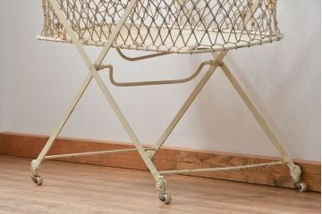 アンティーク家具　フランスアンティーク　小振りなフォールディングベビーベッド