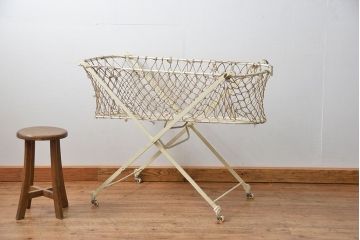 アンティーク家具　フランスアンティーク　小振りなフォールディングベビーベッド