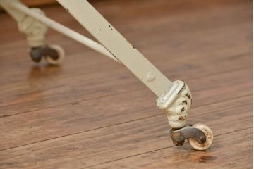 アンティーク家具　フランスアンティーク　小振りなフォールディングベビーベッド