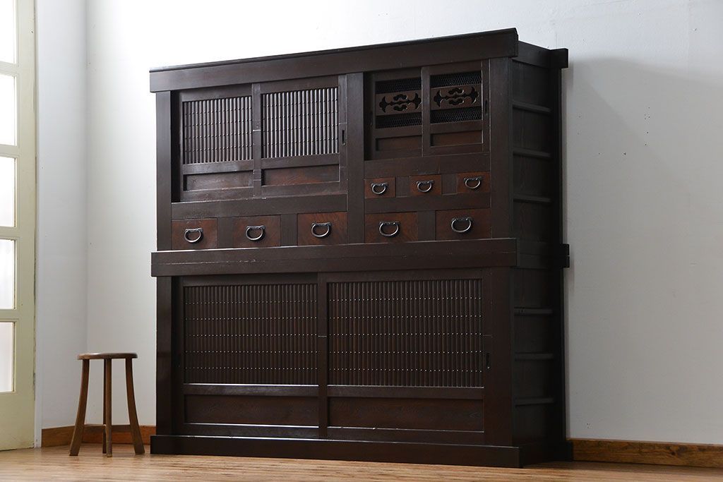 アンティーク家具　アンティーク 丸桟仕上げのモダンな6尺水屋箪笥 (キャビネット、食器棚、戸棚)