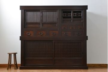 アンティーク家具　アンティーク 丸桟仕上げのモダンな6尺水屋箪笥 (キャビネット、食器棚、戸棚)