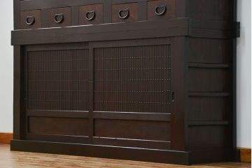 アンティーク家具　アンティーク 丸桟仕上げのモダンな6尺水屋箪笥 (キャビネット、食器棚、戸棚)