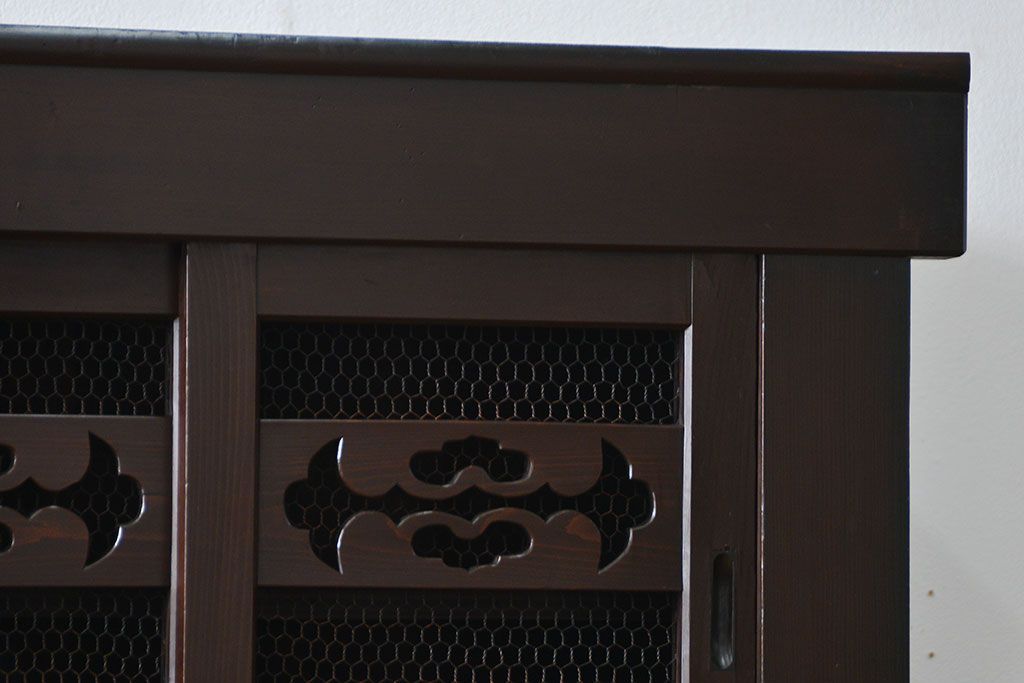 アンティーク家具　アンティーク 丸桟仕上げのモダンな6尺水屋箪笥 (キャビネット、食器棚、戸棚)