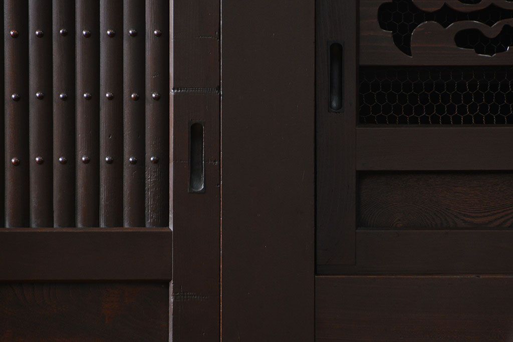 アンティーク家具　アンティーク 丸桟仕上げのモダンな6尺水屋箪笥 (キャビネット、食器棚、戸棚)